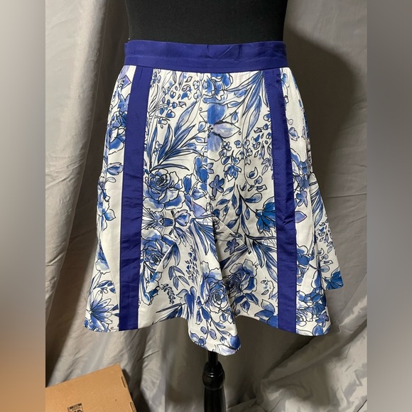 Cameo Blue and White Garment - Picture 8 of 12